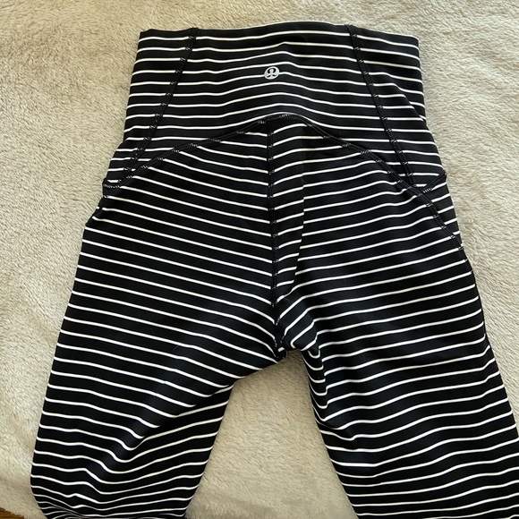 Lulu lemon leggings - Picture 2 of 3